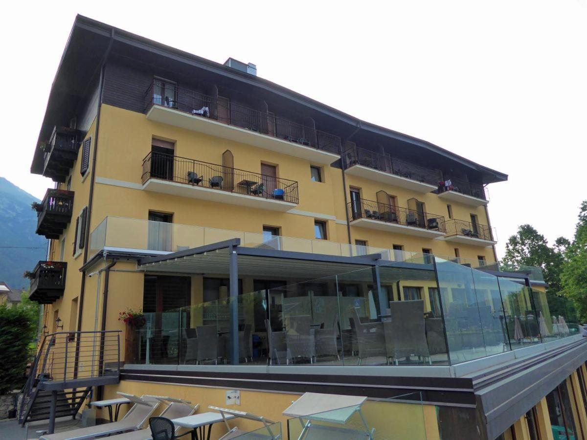 Albergo Mezzolago Exteriör bild