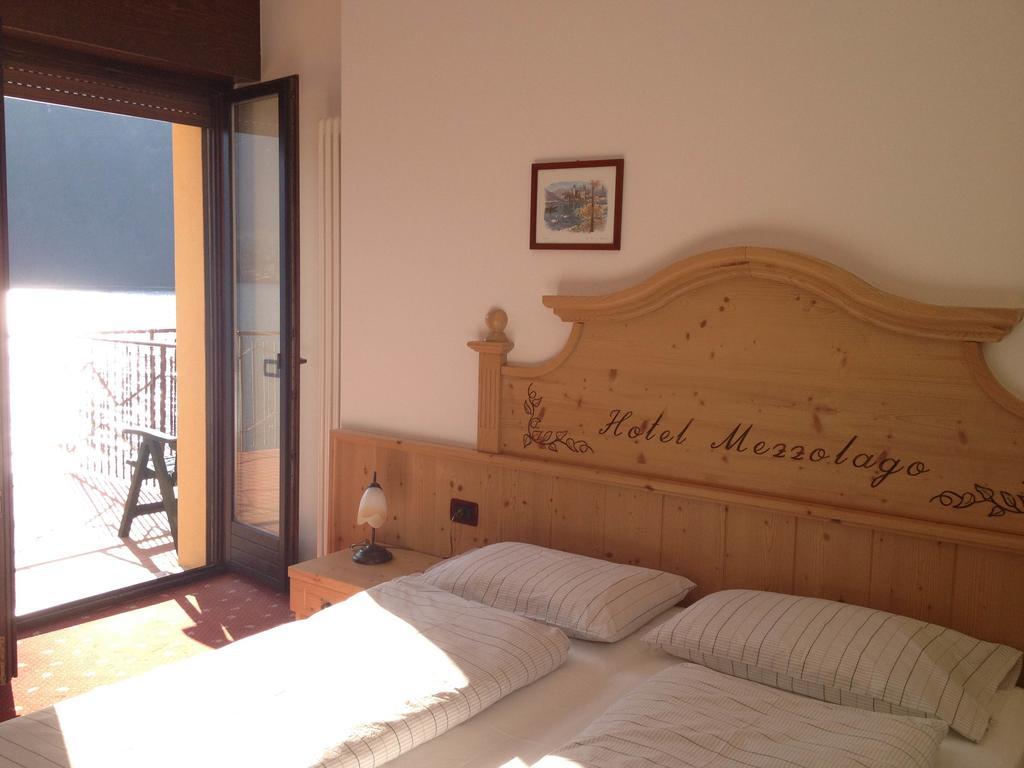 Albergo Mezzolago Exteriör bild
