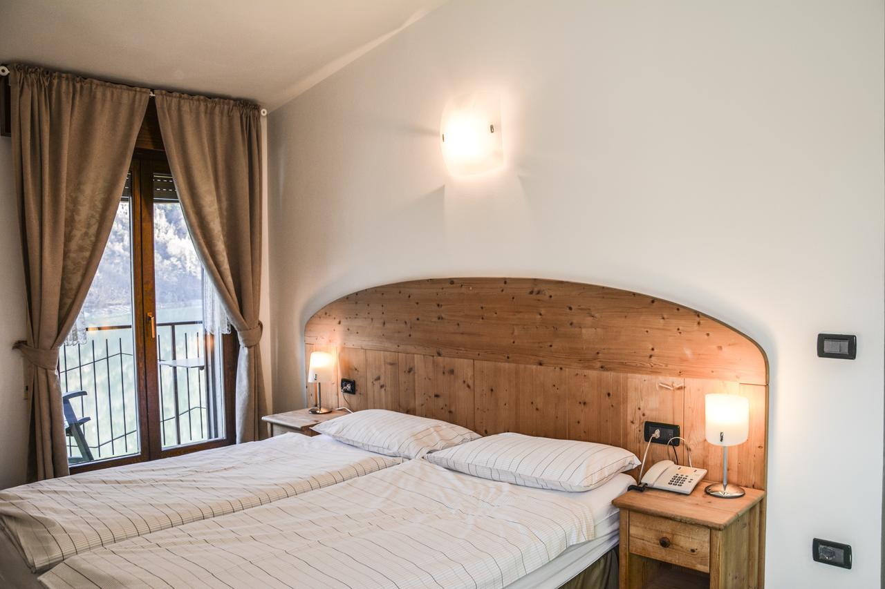 Albergo Mezzolago Exteriör bild