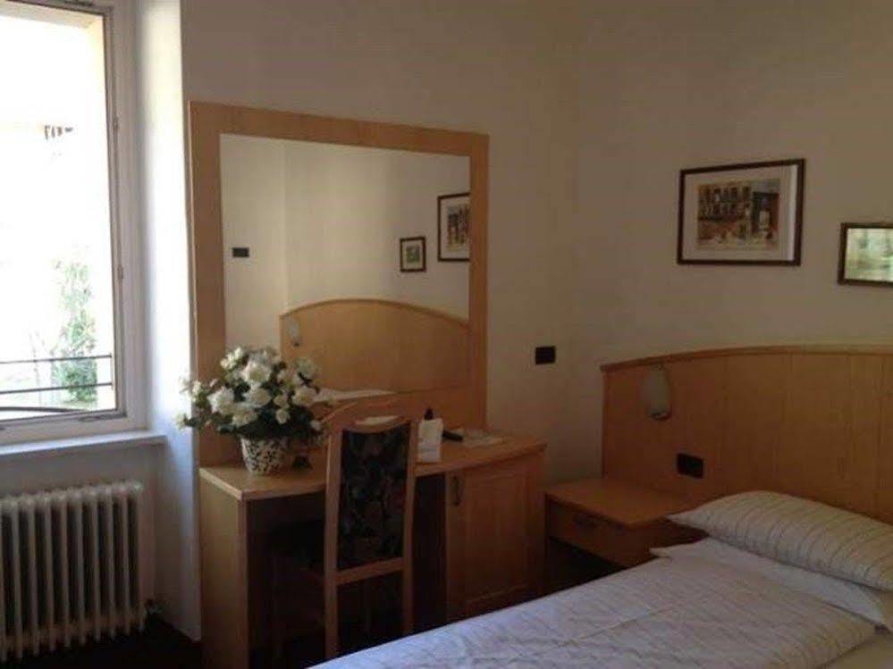 Albergo Mezzolago Exteriör bild